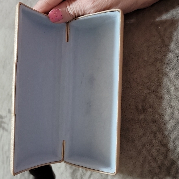 Gold bebe glasses case - Picture 3 of 3